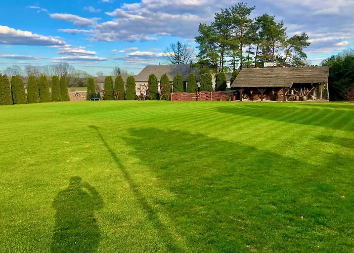 Folwark W Szczerym Polu Bed & Breakfast 3*