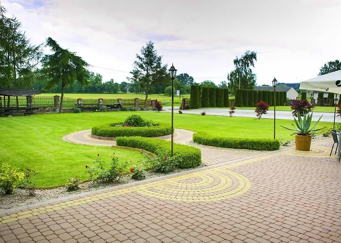 Folwark W Szczerym Polu Bed & Breakfast